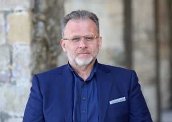 Πυξίδα μας τα δικαιώματα και η αξιοπρέπεια του ανθρώπου