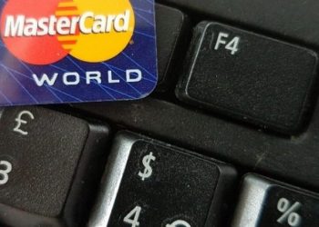 Τράπεζες: Μόνο συστημένη η αποστολή καρτών και pin