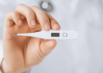 Η μέση κανονική θερμοκρασία του σώματος μειώνεται σταδιακά κάτω από 37