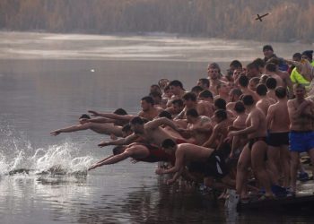 Γιορτάστηκαν σε όλη την Ελλάδα τα Θεοφάνεια – Δεν έλειψαν τα απρόοπτα (VIDEO)