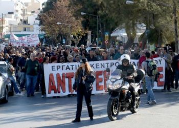 Mε απεργία απαντούν τα σωματεία στο ασφαλιστικό νομοσχέδιο