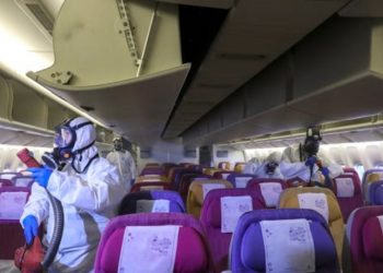 Τέλος τα ζεστά γεύματα στο αεροπλάνο λόγω κοροναϊού