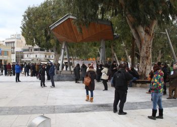 Οι εκπαιδευτικοί βγήκαν στους δρόμους, διαμαρτυρόμενοι για τα κολέγια και τους διορισμούς (φωτο)