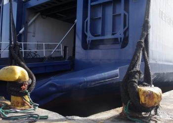 Εξασθένησαν οι άνεμοι – Έφυγαν τα πλοία παρά τα προβλήματα