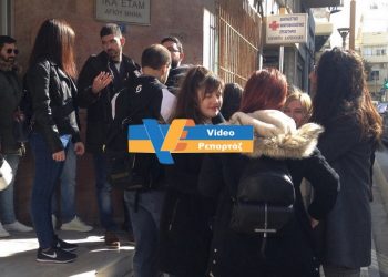 Παράσταση διαμαρτυρίας από τους εργαζόμενους ΙΚΑ στο παράρτημα του Αγ. Μηνά (VIDEO)