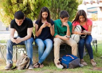 Καμία χώρα δεν προστατεύει επαρκώς την υγεία και το μέλλον των παιδιών και εφήβων της