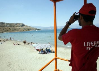 Θέμα voucherergasia.gr: Το νομοσχέδιο που προβλέπει νέες προσλήψεις ναυαγοσωστών και ασφαλέστερες παραλίες