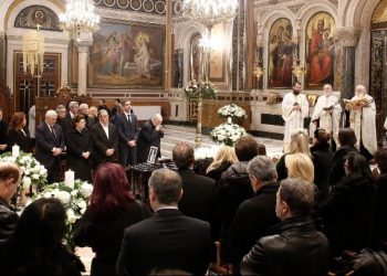 Tο τελευταίο αντίο στον Κώστα Βουτσά (VIDEOS)