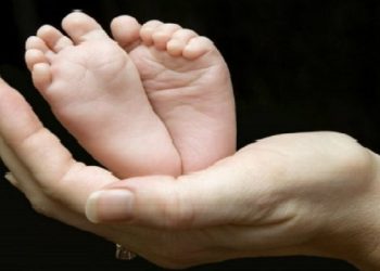 Η Ιερά Σύνοδος χαρακτηρίζει επισήμως «φόνο» την έκτρωση