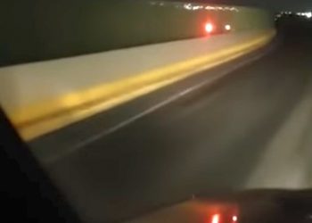 Απίστευτο video: Αυτοκίνητο στο Ηράκλειο πήγαινε ανάποδα στην Εθνική! (VIDEO)