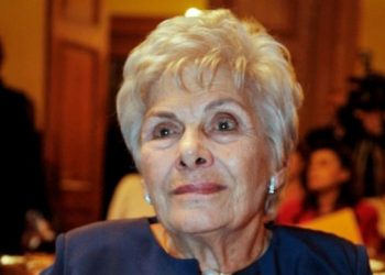 Πένθος για τον θάνατο της σπουδαίας Κικής Δημουλά