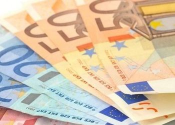 Πώς και πότε θα πληρωθεί η αποζημίωση των 800 ευρώ