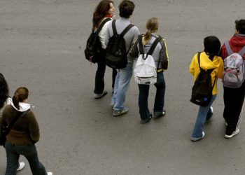 Παρατείνεται η αναστολή των σχολικών εκδρομών στο εξωτερικό