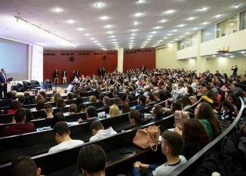 Κορωνοϊός: Στον «αέρα» συνέδρια σε όλη την Ελλάδα
