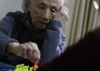 Ταξιτζής βοηθά δωρεάν ηλικιωμένους που έχουν ανάγκη λόγω του κορωνοϊού