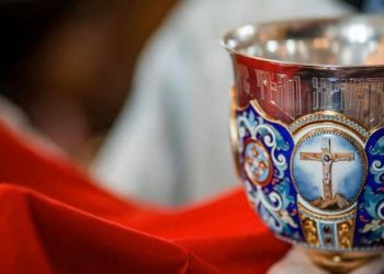 Κορωνοϊός: κανένα πρόβλημα με την Θεία Κοινωνία, λέει η Ιερά Σύνοδος