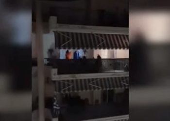 Κορωνοϊός: Τσιφτετέλια στα μπαλκόνια στην Ξάνθη (VIDEO)