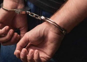 Χειροπέδες σε…καφετζήδες: Άνοιξαν τα καταστηματα παρά τις προειδοποιήσεις