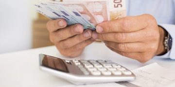 Έρχεται μια ρύθμιση – ανάσα: Χρέη και φόροι σε πολλές δόσεις