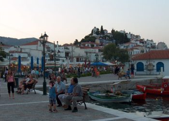 Πλήρη απαγόρευση αφίξεων ζητούν οι δήμαρχοι σε Σκιάθο, Σκοπέλο και Αλοννήσο