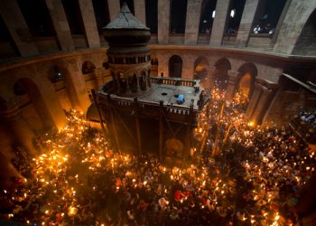 Κλείνει, μετά από 671 χρόνια ο Πανάγιος Τάφος – Κανονικά η μεταφορά του Αγίου Φωτός