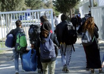 Το υπουργείο Μετανάστευσης προσλαμβάνει 150 άτομα σε 8 Κέντρα Υποδοχής