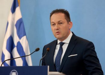 Πέτσας για χαλάρωση των μέτρων: Όλα θα γίνουν με προσοχή