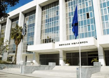 Εισαγγελική παρέμβαση για τους παραβάτες των περιορισμών