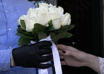 Έρχονται γάμοι με περιοριστικά μέτρα και live streaming