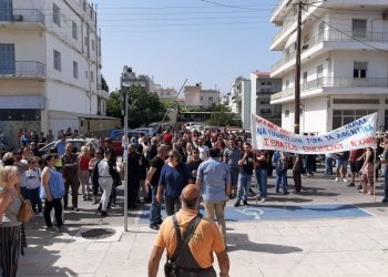 Χανιά: Στους δρόμους βγήκαν οι ξενοδοχοϋπάλληλοι – Ένταση στη συγκέντρωση μεταξύ σωματείων (VIDEO)