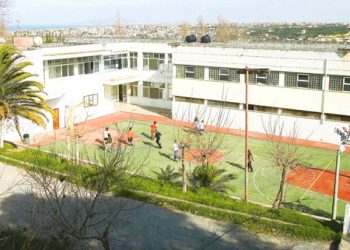 Η Γ' λυκείου επιστρέφει από σήμερα στα θρανία