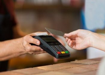 Ανέπαφες συναλλαγές: Παρατείνεται το όριο των 50 ευρώ χωρίς τη χρήση PIN