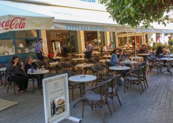 Άνοιξαν τα καταστήματα εστίασης – Εικόνες από το Ηράκλειο (φωτογραφίες)