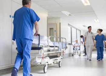 Σε νέες κινητοποιήσεις προχωρούν οι υγειονομικοί