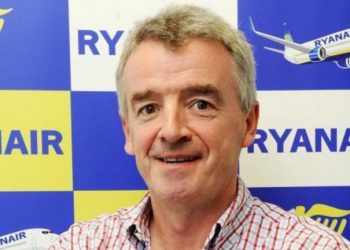 Ryanair: 3.000 απολύσεις και περικοπές μισθών 20%