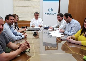 Ο Αρναουτάκης έβαλε υπογραφές για 5 έργα ύψους 1,5 εκ. ευρώ