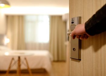 ΚΥΑ για δημιουργία δωματίων απομόνωσης σε μονάδες φιλοξενίας τουριστών