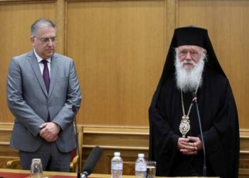 Έρχονται 1.000 προσλήψεις στις μητροπόλεις