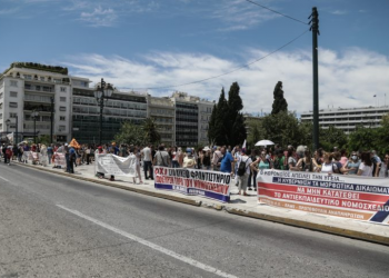 Συγκέντρωση διαμαρτυρίας εκπαιδευτικών στο Σύνταγμα  – Νέο ραντεβού την Δευτέρα