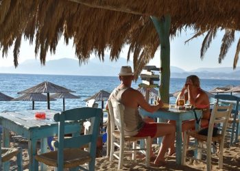 ΤτΕ: Καθίζηση στα τουριστικά έσοδα τον Απρίλιο