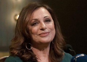 Χάρις Αλεξίου: «Σταματάω το τραγούδι»