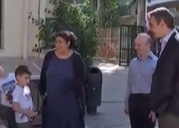Τρομερή αντίδραση από μικρό μαθητή όταν είδε τον Μητσοτάκη (VIDEO)