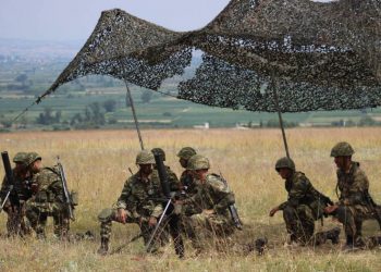 Υποχρεωτική η χρήση μάσκας και στις ένοπλες δυνάμεις