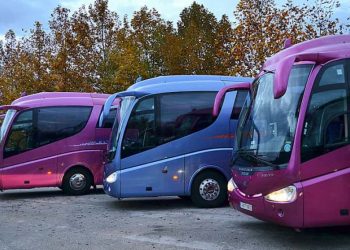 Συνεχίζουν την απεργία οι οδηγοί τουριστικών λεωφορείων