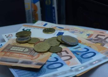 Στους λογαριασμούς 7.032 δικαιούχων η επιστρεπτέα προκαταβολή