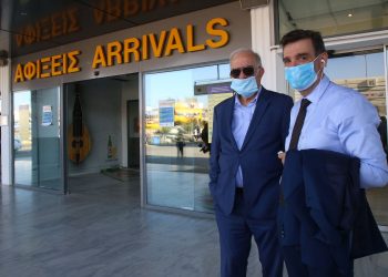 Ο Δήμαρχος Ηρακλείου στην υποδοχή του πρώτου αεροσκάφους