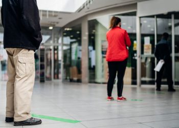 Αναρτήθηκε η απόφαση με τους κανόνες τήρησης αποστάσεων στους χώρους συνάθροισης κοινού