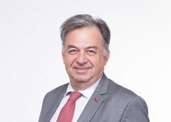 Στη Βουλή το θέμα των οδηγών τουριστικών λεωφορείων