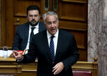 Παρατείνεται η άδεια παραμονής μετακλητών εργατών γης