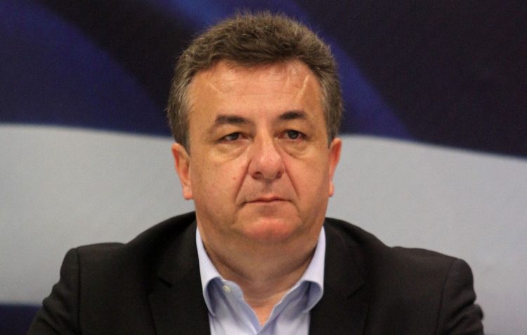 O ÐåñéöåñåéÜñ÷çò ÊñÞôçò Ó. ÁñíáïõôÜêçò êáôÜ ôçí äéÜñêåéá ôçò õðïãñáöÞò ôçò ðñþôçò óýìâáóçò ìåôáîý ôçò ÅõñùðáúêÞò ÔñÜðåæáò Åðåíäýóåùí, ôçò ÐáãêñÞôéáò ÔñÜðåæáò êáé ôïõ Ôá÷õäñïìéêïý Ôáìéåõôçñßïõ ãéá ôçí åíåñãïðïßçóç ôïõ ðñïãñÜììáôïò Jessica óôçí ÐåñéöÝñåéá ÊñÞôçò, ÐÝìðôç 24 Íïåìâñßïõ 2011. ÁÐÅ-ÌÐÅ/ÁÐÅ-ÌÐÅ/ÁËÅÎÁÍÄÑÏÓ ÂËÁ×ÏÓ